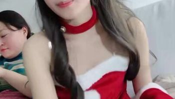 膚白水滴奶正妹穿著聖誕裝在睡著的家人旁吃肉棒 - 私房ACG - sifacg.com