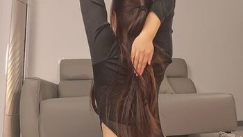 蕩氣大長腿表姐黑絲在家做瑜伽勾引表弟插入她的騷穴 - 私房ACG - sifacg.com