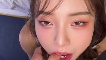 甜美韓國大奶正妹一臉無辜吃著男友的肉棒 - 私房ACG - sifacg.com