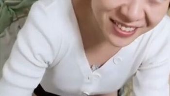 還是人妻好 吃肉棒吃得非常認真把精子一滴不剩全吞下 - 私房ACG - sifacg.com