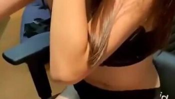 正妹在打遊戲時被按摩棒震動襲擊 連遊戲都不玩了騷氣求操 - 私房ACG - sifacg.com