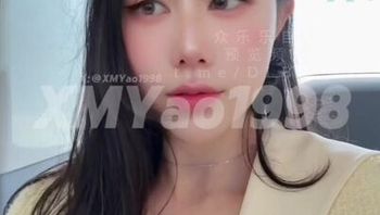 氣質正妹在公車上給男友打手槍非常刺激 - 私房ACG - sifacg.com