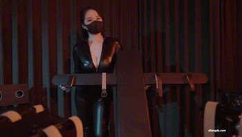 女王姐姐手足乳腿交調教小狗 反被小狗暴力狂操 - 私房ACG - sifacg.com