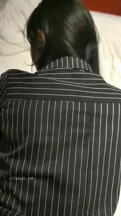 騷氣女友穿上黑絲制服足交啪啪非常配合 动图预览 - 私房ACG - sifacg.com