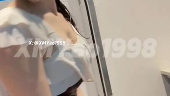 在泳池更衣室和美腿騷女啪啪 口爆顏射 - 私房ACG - sifacg.com