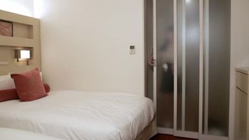 FC2PPV4638840 皮膚白皙黑髮豐滿女孩 被活塞大量內射精液溢出[Part1] - 私房ACG - sifacg.com