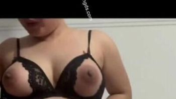 爆乳小姐姐一天不操穴 騷穴就會癢 - 私房ACG - sifacg.com