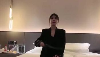 黑絲長腿禦姐調教2兩個男奴 皮鞭抽臉辱罵舔腳 - 私房ACG - sifacg.com