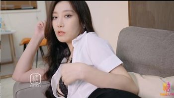 老闆妻子來檢查 騷秘書躲在桌下吃雞巴 - 私房ACG - sifacg.com