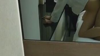 對著鏡狂操學生 很有征服感一邊操一邊掌摑她 - 私房ACG - sifacg.com