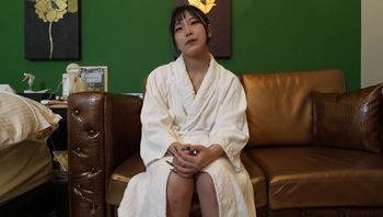 FC2PPV4522511 天然呆美女推油按摩 但變了做愛甚至被中出 - 私房ACG - sifacg.com