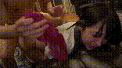 300MIUM990 讓大二美女感受一下在車上遇到痴漢的感覺 顏射在她的騷臉上 动图预览 - 私房ACG - sifangacg.com