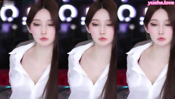 斗鱼主播ella亦亦白色衬衫举手杀 - 私房ACG - sifacg.com