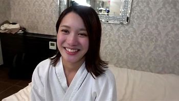 FC2PPV2878318 19歲苗條身材女模特兒甜美笑容被她榨乾也願意[Part1] - 私房ACG - sifangacg.com