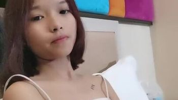 超嫩短髮萌妹子 一線蜜穴太嫩太緊 大叔肉棒進不去 - 私房ACG - sifacg.com