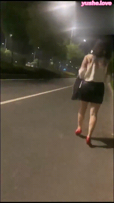 【母子乱伦实录】在大马路上边爆操骚妈 动图预览 - 私房ACG - sifacg.com