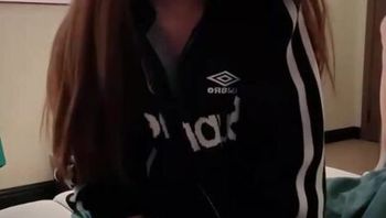 膚白甜美女孩要吃飽飽才和男友啪啪 - 私房ACG - sifacg.com