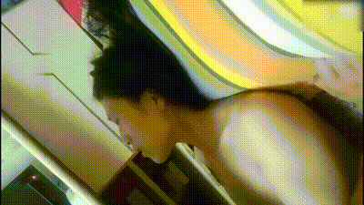 真实爆光【双飞媳妇和丈母娘】某平台18禁直播刺激母女双飞老母亲60女28惊呆你的眼球，家庭伦理变态大剧，为了钱真是豁出去了  【18禁】 动图预览 - 私房ACG - sifacg.com