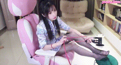 ASMR斗鱼 小女巫露娜 黑丝美脚足交诱惑 芦荟胶湿滑粘稠摩擦音 戴上耳机🎧 动图预览 - 私房ACG - sifacg.com