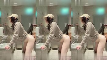 在肯德基吃雞急著到洗手間吃雞巴 被操到阿黑顏 - 私房ACG - sifacg.com