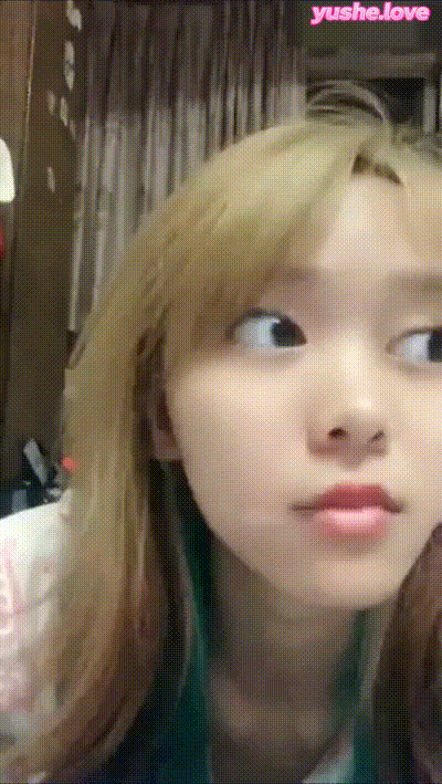 【 乱伦精选  】骚货姐姐趁妈妈弟弟熟睡淫荡自慰偷偷拍妈妈骚穴舔弟弟小鸡鸡 动图预览 - 私房ACG - sifacg.com