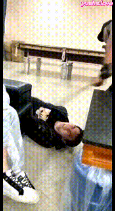 诈骗园区【 猪仔逃跑 】被抓回来遭受非人虐待 动图预览 - 私房ACG - sifacg.com