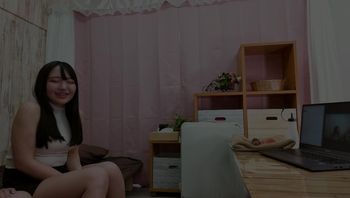 FC2PPV4840067 一位身材豐滿的女孩在直播聊天中當著粉絲面前自慰 她的男友突然闖入直播啪啪 - 私房ACG - sifacg.com