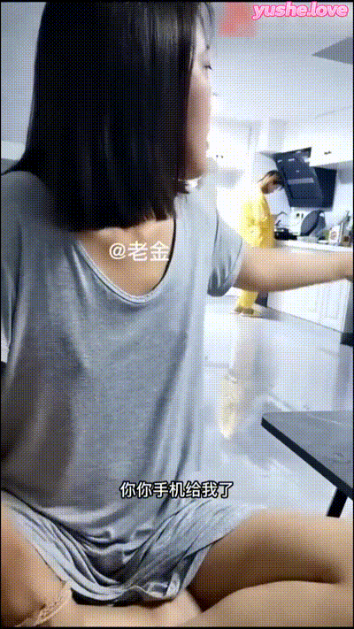 少妇在公公儿子女儿面前自慰，儿媳在家带着跳弹勾引公公乱伦。 动图预览 - 私房ACG - sifangacg.com