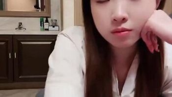 清純女孩在酒店慢慢誘導男朋友操她 - 私房ACG - sifacg.com