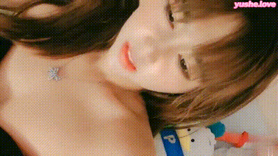 2-3爸爸操死我声音嗲嗲的美女小姐姐玻璃黄瓜进出抽插！ 动图预览 - 私房ACG - sifacg.com