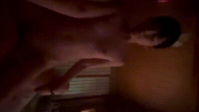 清楚系美女夜深一人自慰 爬上床上找男友肉棒 动图预览 - 私房ACG - sifacg.com