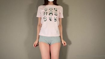 粉嫩身体扭动着猛玩小穴(itsukachan515) - 私房ACG - sifacg.com