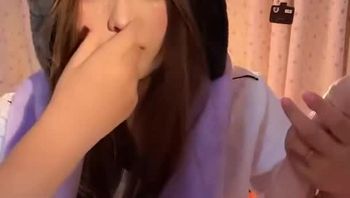 青春活力呆萌可爱00后美少女,身材丰满,笑起来超级甜，衣服慢慢脱掉,肥穴湿透了 - 私房ACG - sifacg.com