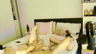 清纯脸蛋藏极致反差婊！瑜伽劈腿露粉穴，网红私拍女神 动图预览 - 私房ACG - sifacg.com