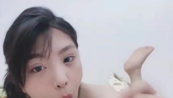 〖姐弟乱伦·姐姐终于把弟弟给上了〕弟弟鸡巴小硬度不够 - 私房ACG - sifacg.com