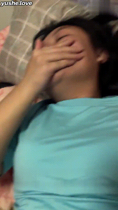 四川成都姐弟乱伦事件 趁老爸不注意弟弟溜去房间叫姐姐帮忙消火 亲姐细腻口交后直挺大屌无套插入亲姐骚逼 动图预览 - 私房ACG - sifacg.com