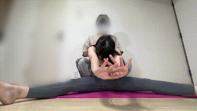 正在伸展的巨乳女孩用玩具戏弄并进行颜射性爱-esunoacp 动图预览 - 私房ACG - sifacg.com