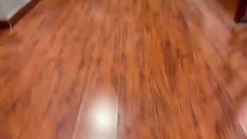 调教发骚抖M小母狗，滴蜡滴在骚逼上 雪白美臀上写着淫秽话语 主动上位骑乘摩擦骚逼 求着爸爸干死她！ - 私房ACG - sifangacg.com