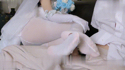 美女福利姬cosplay新娘婚纱装扮 性感白丝足交鸡巴 喊着老公口交鸡巴双手上下套 动图预览 - 私房ACG - sifacg.com