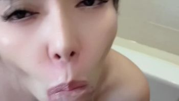 年轻的菲律宾女孩在浴缸里口交和乳交-ahri-suu - 私房ACG - sifangacg.com