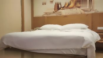 【极品女神】产通小短裤按头插嘴里对着镜头扣穴，各种姿势来一遍！ - 私房ACG - sifacg.com