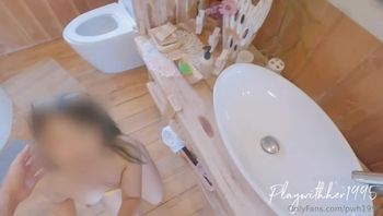 泰国性感地跪在他身前，开始了一场令人血脉喷张的口交表演(Pwh1995） - 私房ACG - sifangacg.com