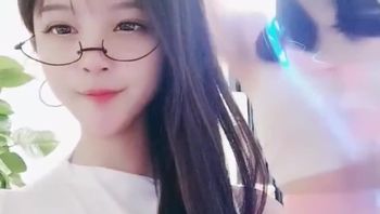 01年龙泽萝莉-和02年的闺蜜：互舔骚逼，大黑牛自慰，吸得一嘴淫水，咸死啦 - 私房ACG - sifacg.com