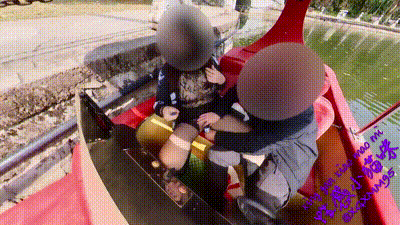 【户外】在公园租条小船去湖里做爱，岸上人来人往。-xgxmm95 动图预览 - 私房ACG - sifacg.com