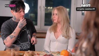 我在女朋友的背后偷偷操她的朋友。 当她不看的时候 - pinkloving-pinkloving - 私房ACG - sifacg.com