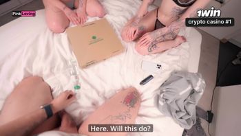 我正在和两个女孩玩旋转瓶子，让她们脱光衣服 - pinkloving-pinkloving - 私房ACG - sifacg.com