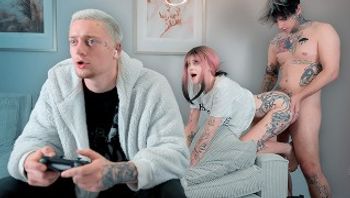 好兄弟沉迷游戏，我在后面猛干他女友-pinkloving - 私房ACG - sifacg.com