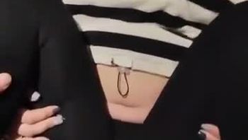 【粉嫩学妹】诱惑到酒店操逼，衣服都来不及脱长驱直入 - 私房ACG - sifangacg.com