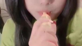 【萝莉自慰】甜美00后萝莉自慰骚逼，刚下海不久 - 私房ACG - sifacg.com