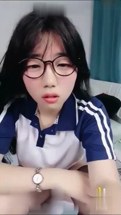 高中生学妹偷偷半夜赚快钱妹子的颜值和身材都很极品 动图预览 - 私房ACG - sifacg.com